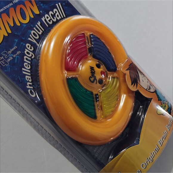 Simon New Vtg Handheld Electronic Game 2002 Sealed Pocket Memory Travel Light - Picture 7 of 9